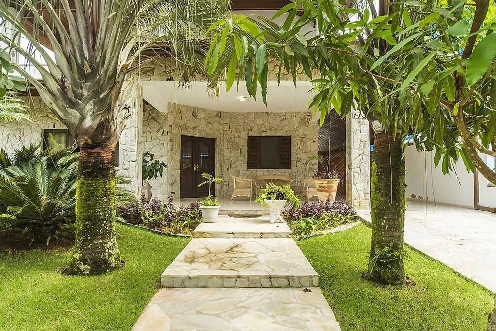 Casa confortável e ampla com piscina e bilhar!-1