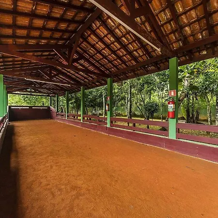 Casa confortável e ampla com piscina e bilhar!-3